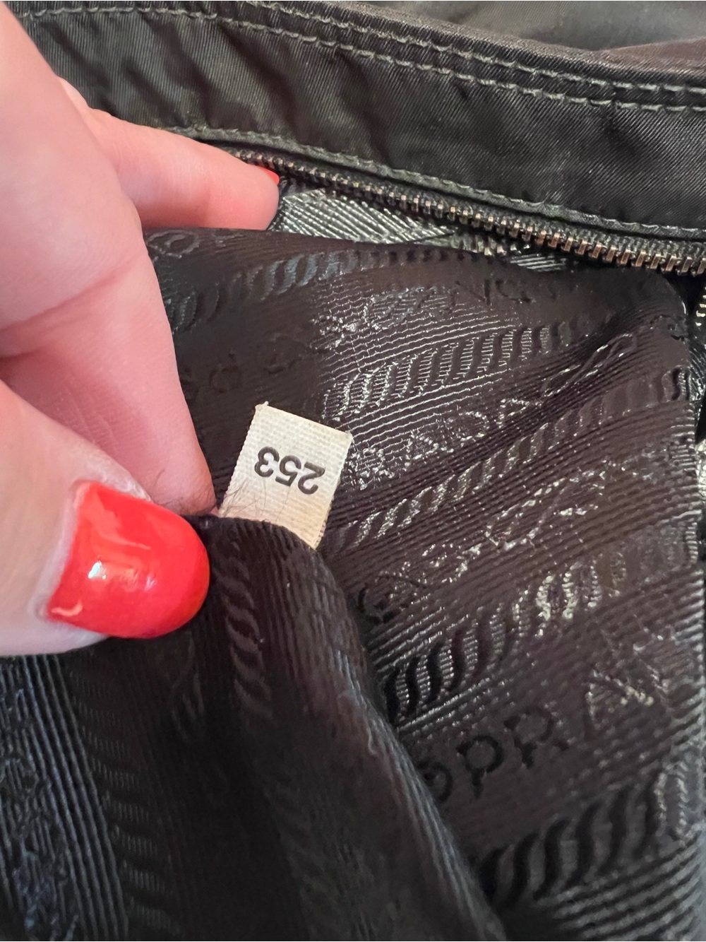 Prada⭐️⭐️Black Nylon Messenger Bag with Adjustable Prada embossed Strap! Offers! - Picture 8 of 8